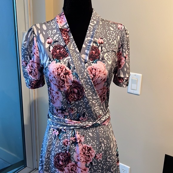 Floral Wrap Dress - Picture 8 of 9